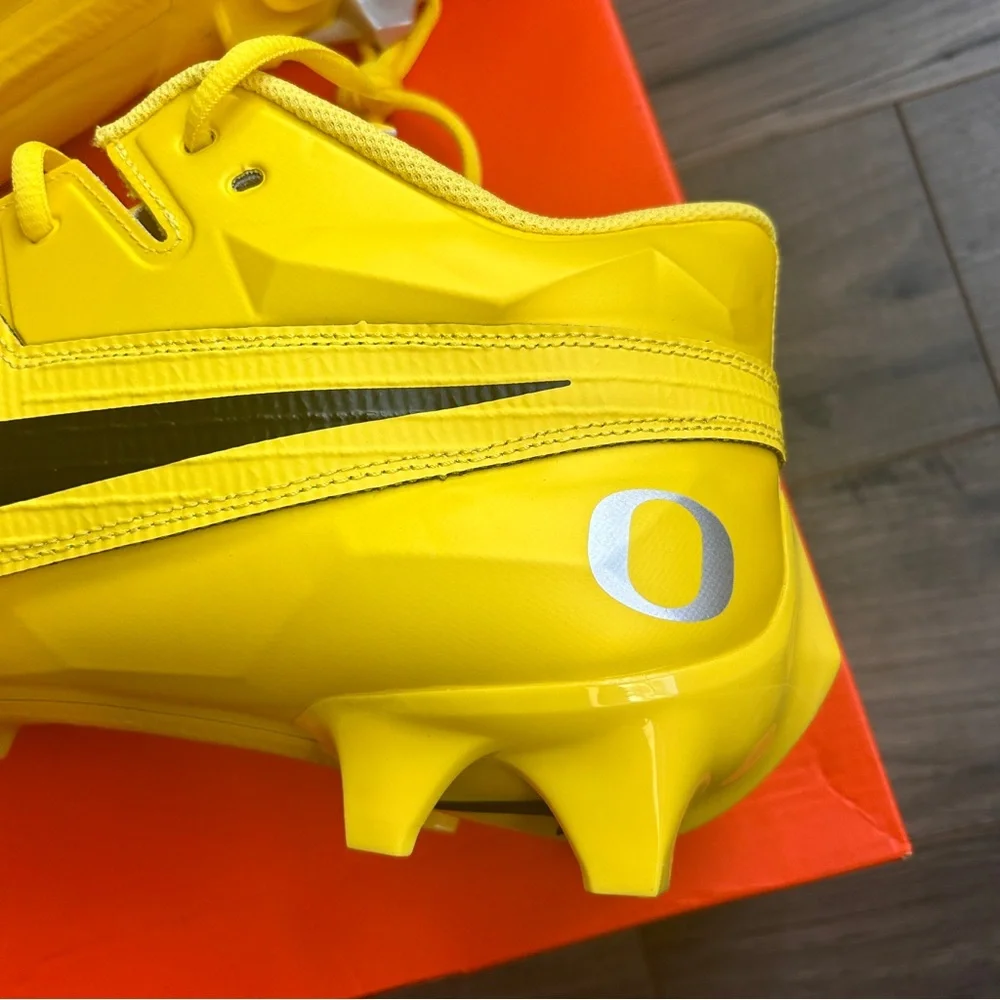 Nike Oregon Ducks PE Football Cleats Men’s 13.5 NEW